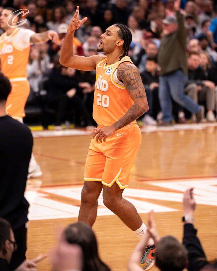 马刺绝杀雷霆，米切尔高光表现