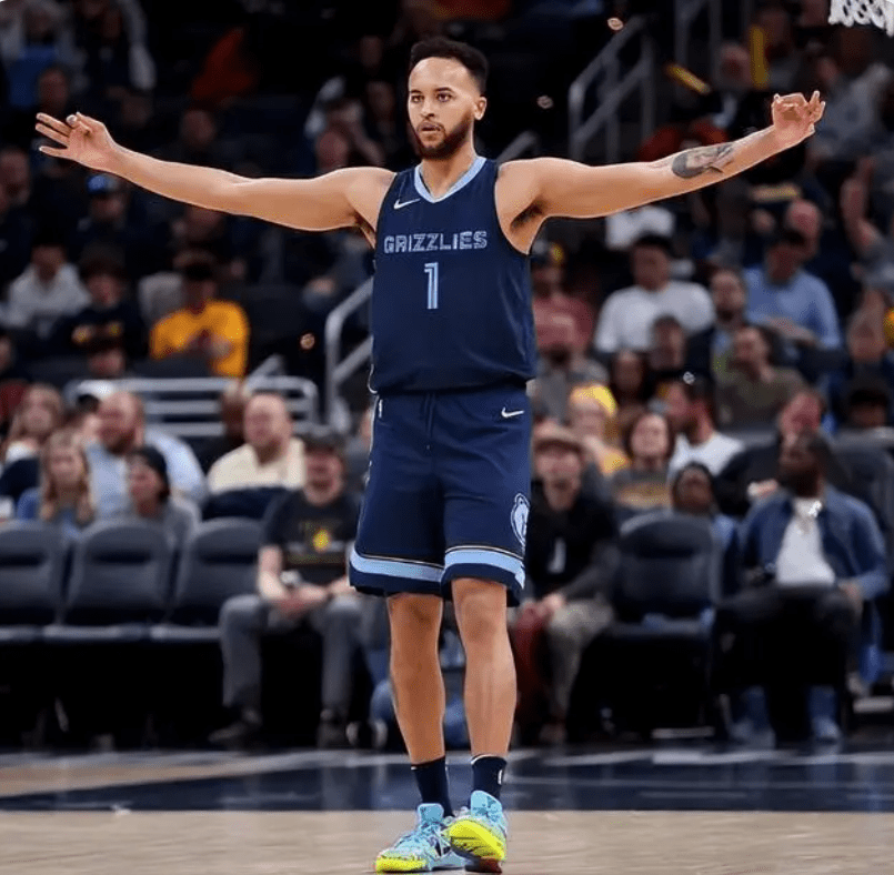 勇士B队强势希腊男篮，凯尔·库兹马送出助攻的简单介绍