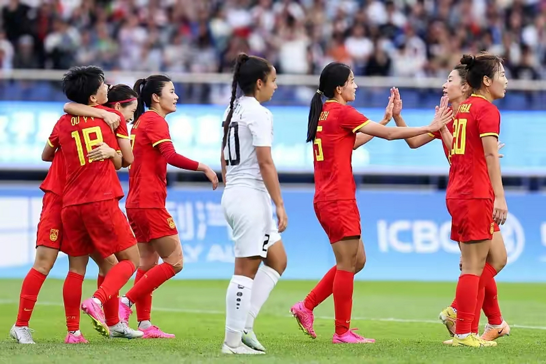 团结一心,中国女足团队共同奋斗 团结一心,中国女足团队共同奋斗