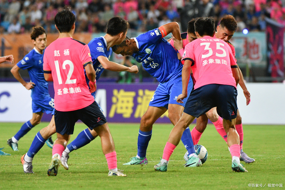 包含一场国内职业足球赛事引发激烈辩论，讨论纷纷，球迷热情高涨的词条