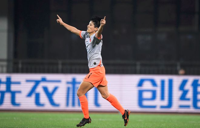 包含喀麦隆女足以出色表现跻身半决赛的词条