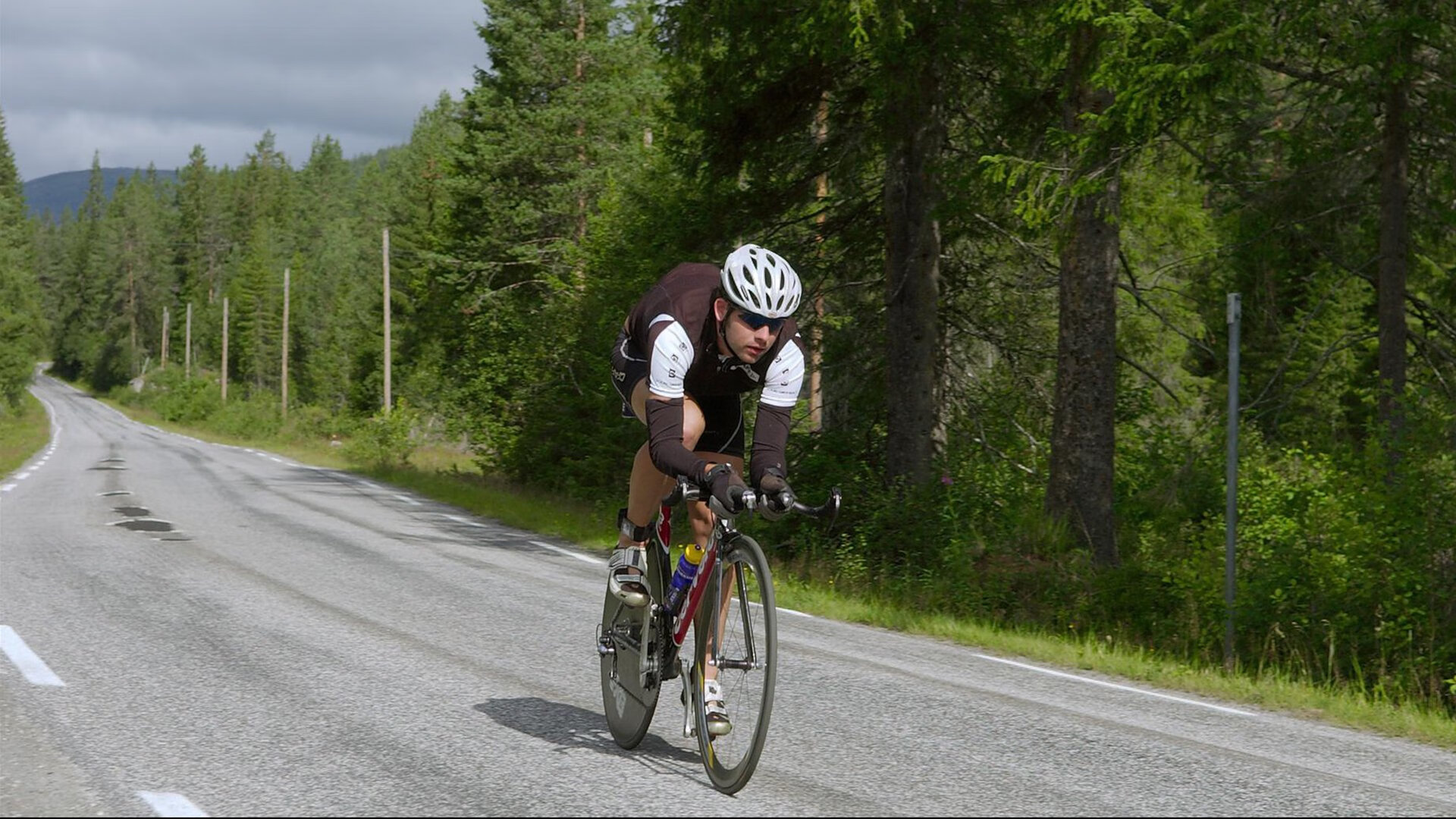 欧冠淘汰赛之夜，爱德华兹用实力证明自己