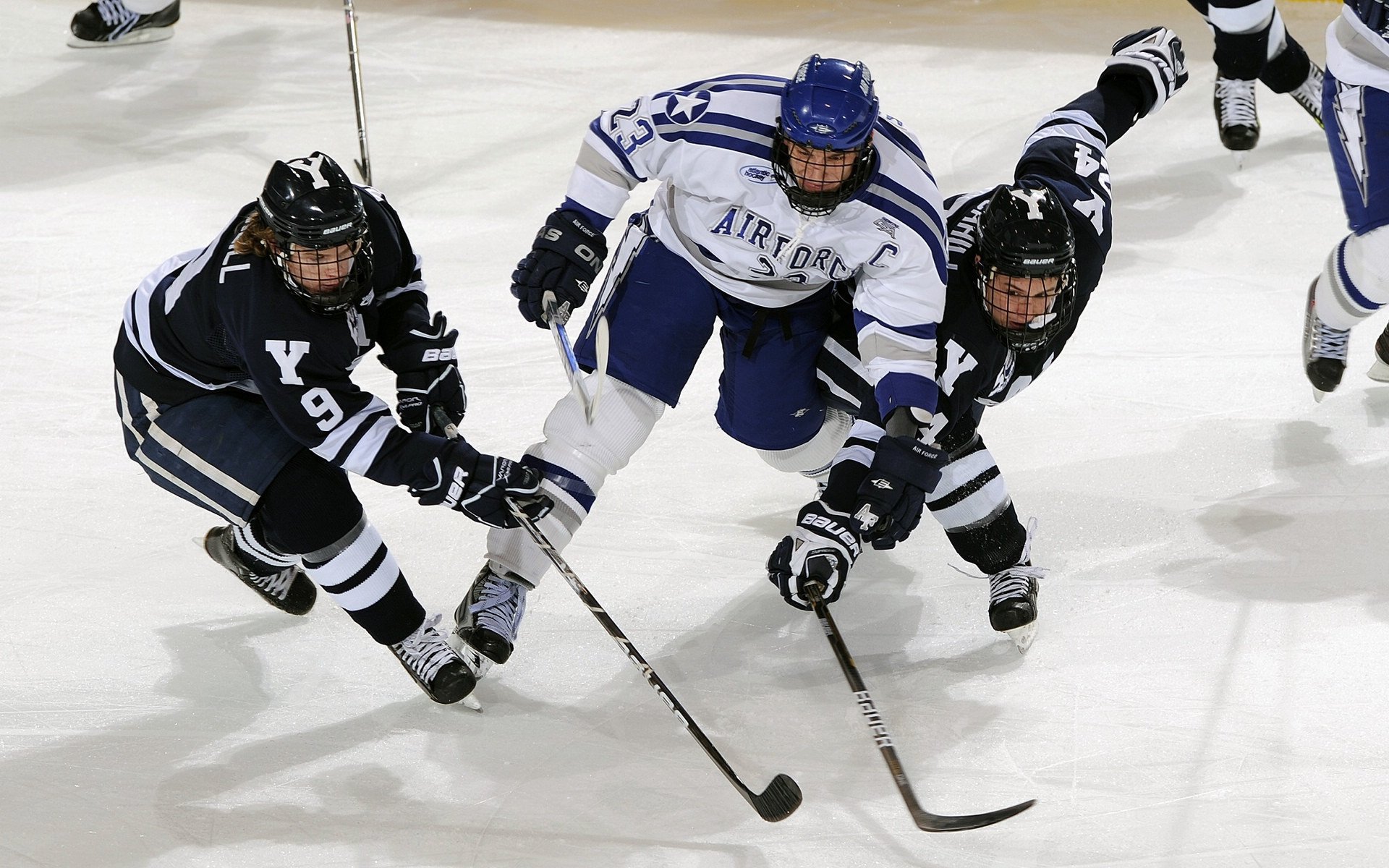 红牛二队鏖战索伯车队，阿隆索扛起全队的孤勇之战