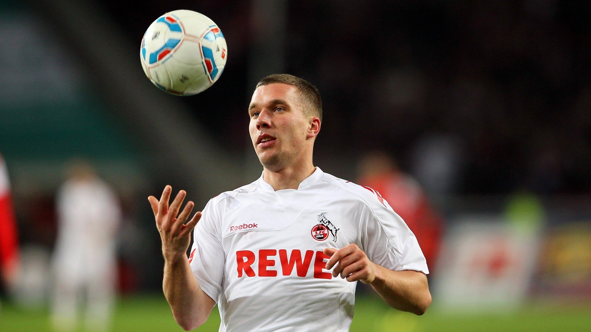 莱万关键回合不手软,日本连续得分压制玻利维亚,两种足球哲学的胜利